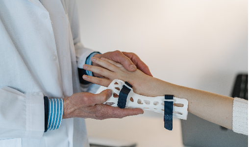 需要骨修復(fù)的患者越來(lái)越多，人工骨會(huì)是他們的救星嗎？